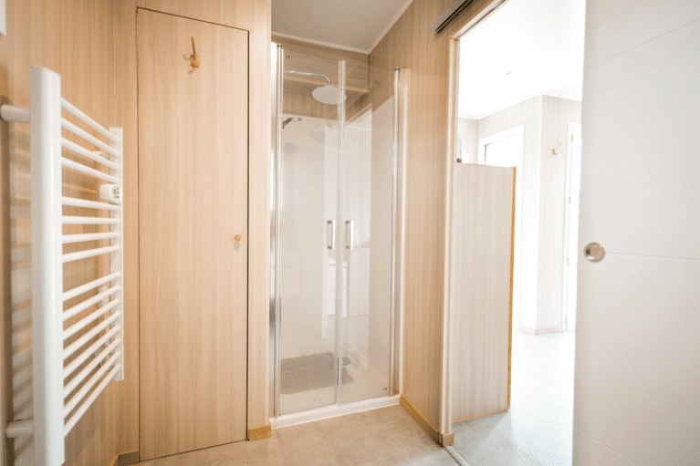 Salle de bain aménagée