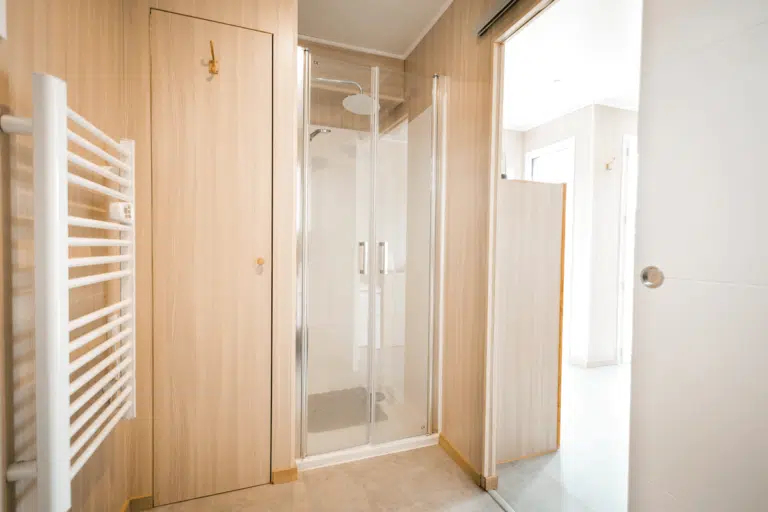 Salle de bain aménagée