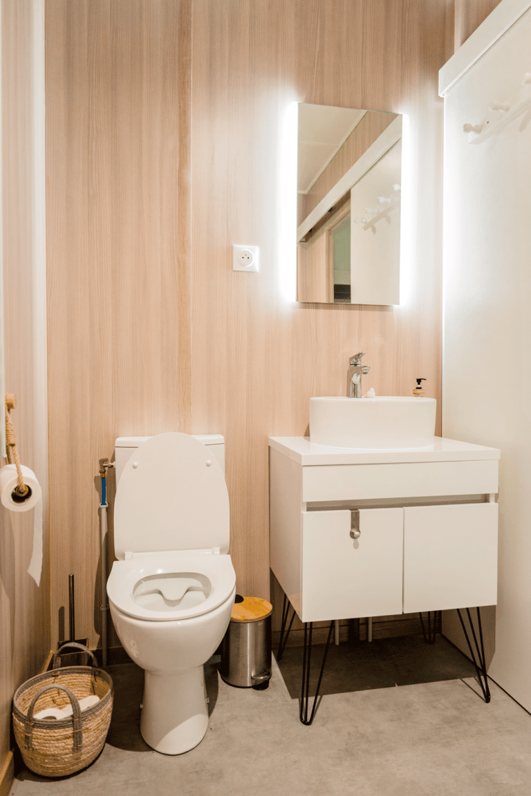 Salle de bain d'une maison bois