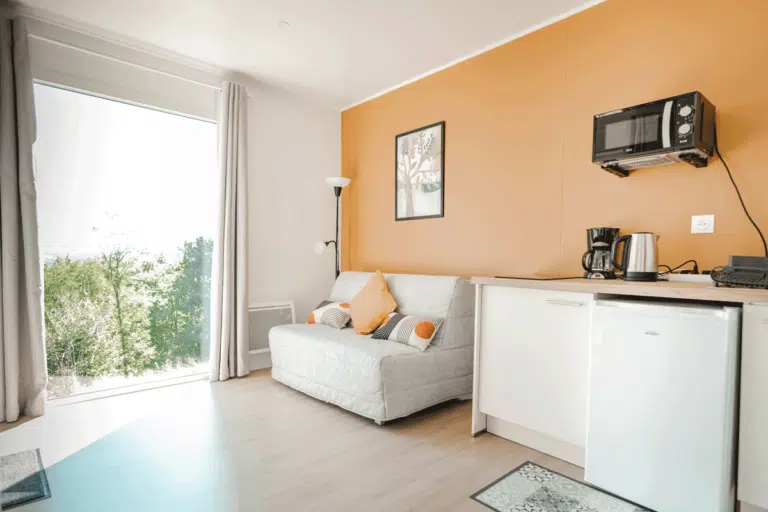 Pièce de vie dans une maison bois