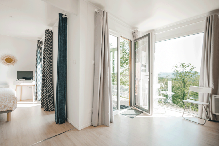 Intérieur aménagé d'une construction bois