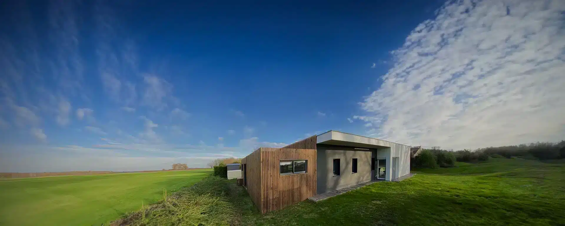 extension maison jardin bois bardage Douglas RE2020 Greenkub réalisation