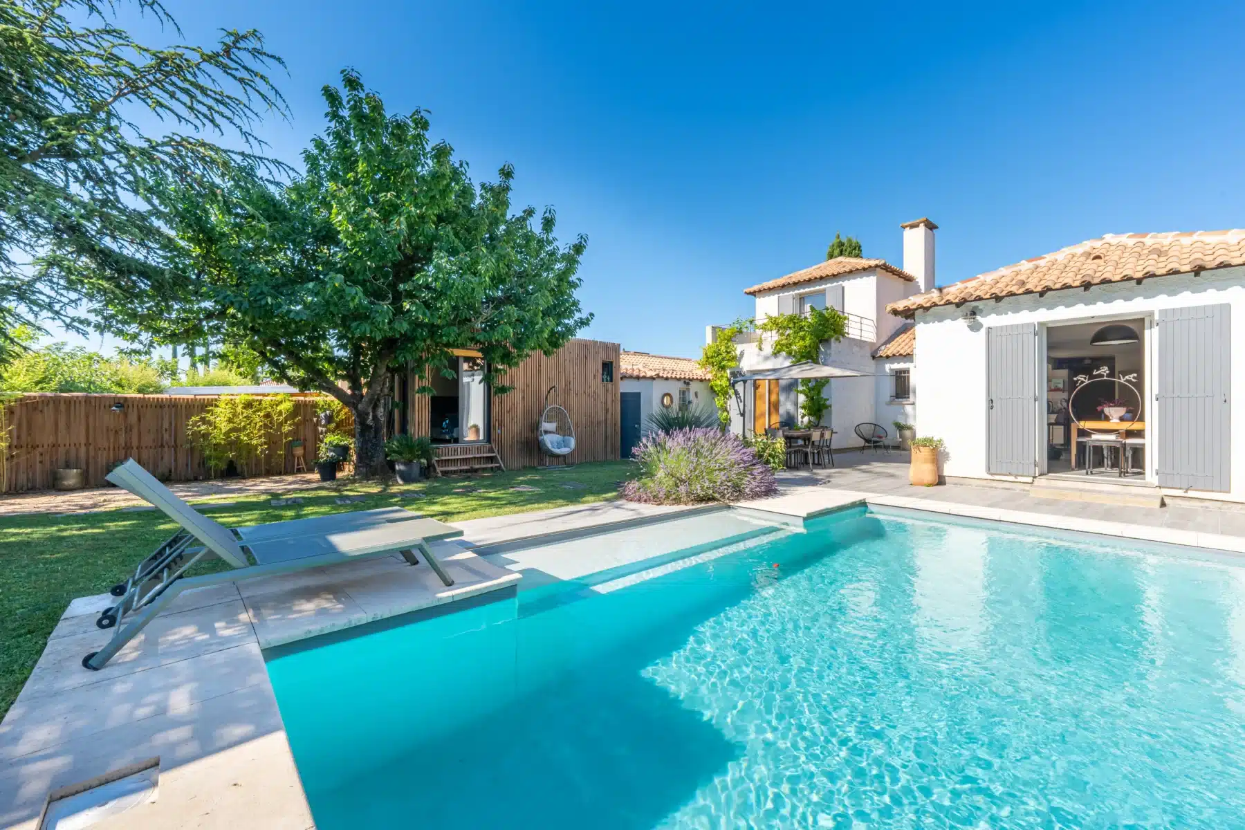 Réalisation d'un pool house en bois Greenkub