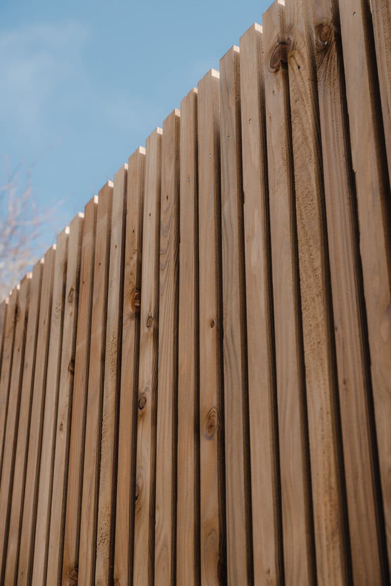 Bardage bois extérieur d’un studio de jardin en ossature bois en Bretagne