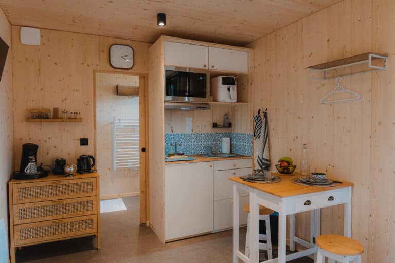 Studio indépendant avec cuisine moderne dans une construction bois GK20