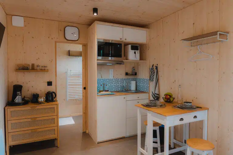 Studio indépendant avec cuisine moderne dans une construction bois GK20