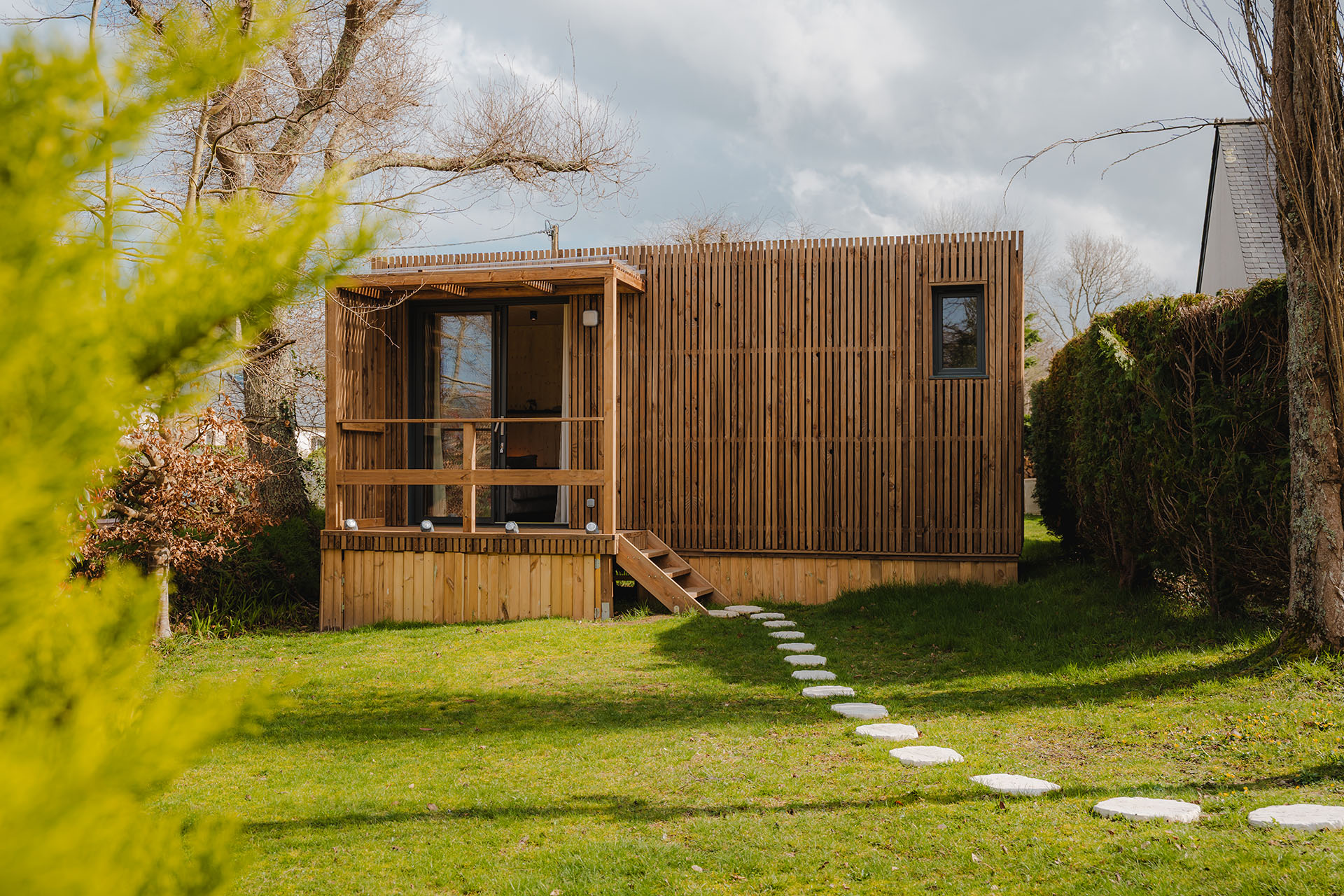 Studio de jardin sans permis de construire : ce que dit la loi en 2026