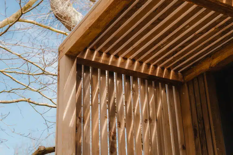 Bardage bois extérieur d’un studio de jardin en ossature bois en Bretagne